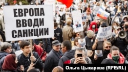 Плакат на митинге в Хабаровске