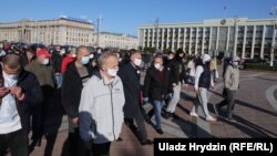 Ілюстрацыйнае фота. «Кандыдаты пратэсту» Статкевіча ідуць падаваць заявы ў ЦВК, 14 траўня 2020 году