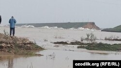 Прорыв дамбы Сардобинского водохранилища в Узбекистане.