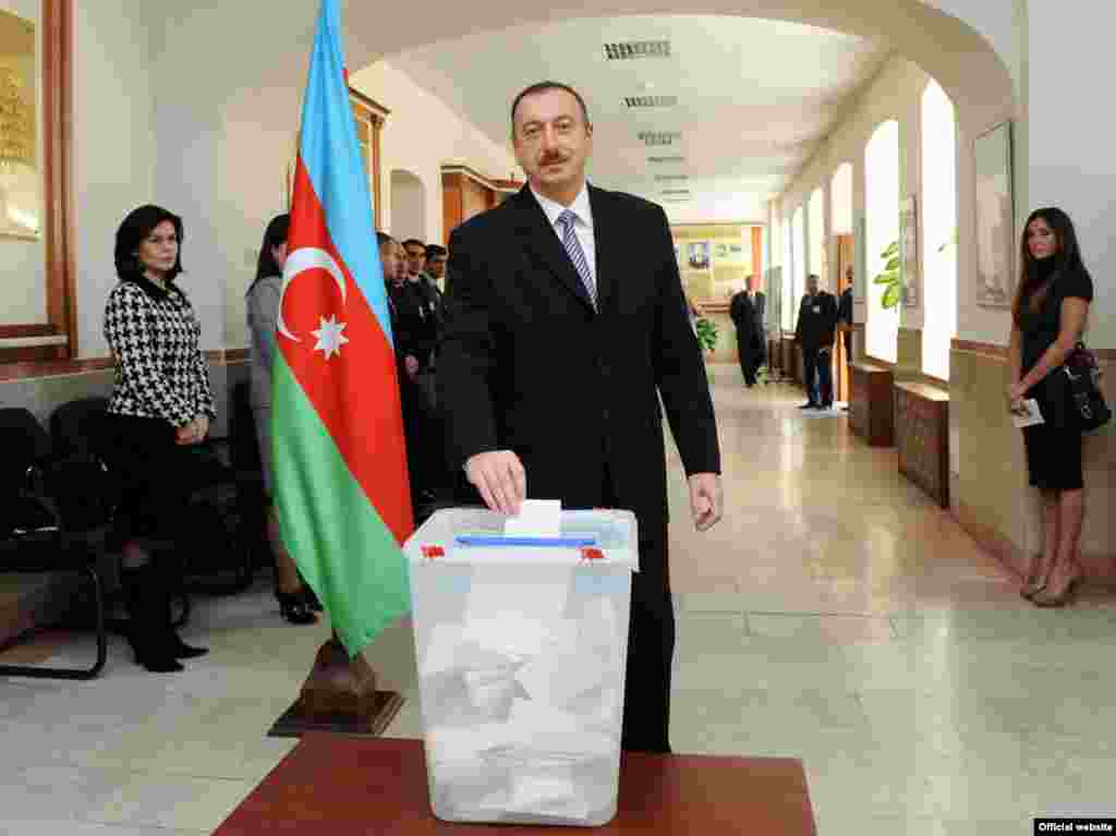 Prezident İlham Əliyev səs verir