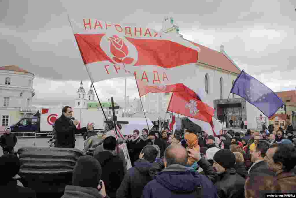 Выступае Павал Севярынец